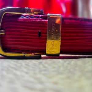 Women size small red authentic Louis vuitton belt. There's no rips.
